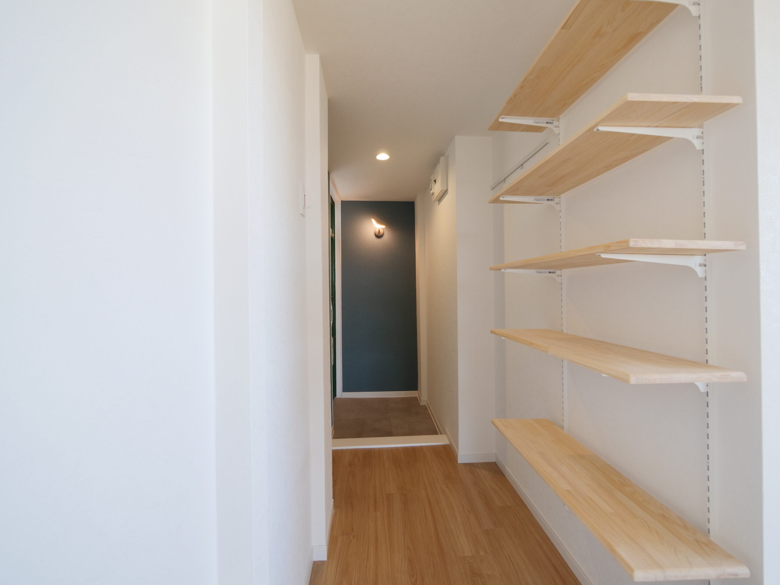 1Kを上質モダン、狭く見せない工夫が詰まったリノベ